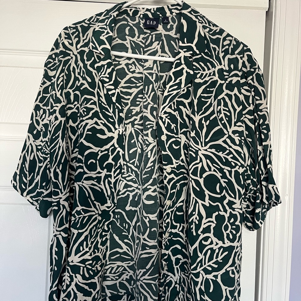 Gap Vacation button up shirt